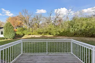 528 Sutherland Dr, Woodbury, MN 55129 - Photo 15