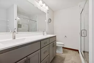 528 Sutherland Dr, Woodbury, MN 55129 - Photo 37