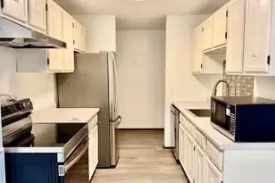 4009 Heritage Hills Dr, Bloomington, MN 55437 - Photo 7