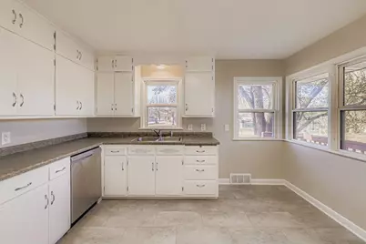 2293 7th Avenue E, North Saint Paul, MN 55109 - Photo 15