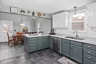 514 Cleveland Ave SW, New Brighton, MN 55112 - Photo 3