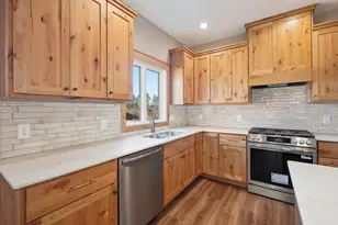 1093 Legend Ln, River Falls, WI 54022 - Photo 7