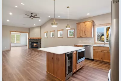 1093 Legend Lane, River Falls, WI 54022 - Photo 3