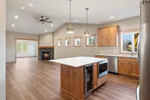 1093 Legend Ln, River Falls, WI 54022 - Photo 3