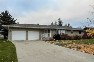 1803 Robin Hood Dr, Thief River Falls, MN 56701 - Photo 3