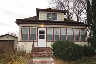 302 Victoria St, Fairmont, MN 56031 - Photo 1