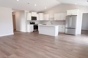 617 Field Point St, Roberts, WI 54023 - Photo 3