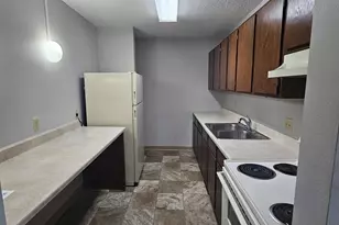 808 Hills Ave, Jackson, MN 56143 - Photo 3