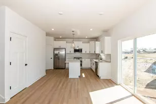 914 Milborne Ln NW, Rochester, MN 55901 - Photo 7