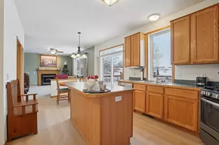 3913 Oxford Dr, Woodbury, MN 55125 - Photo 3