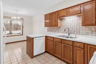 1220 Ravenswood Ct, Shoreview, MN 55126 - Photo 5