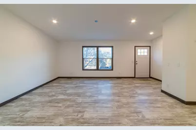 422 Court Avenue N, Sandstone, MN 55072 - Photo 5