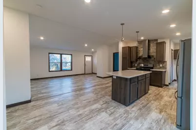 422 Court Avenue N, Sandstone, MN 55072 - Photo 9