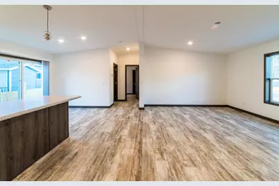 422 Court Avenue N, Sandstone, MN 55072 - Photo 7