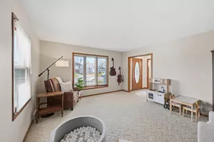 606 S 10th St, Olivia, MN 56277 - Photo 7