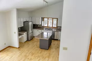 728 Laurie Ct, Maplewood, MN 55117 - Photo 5