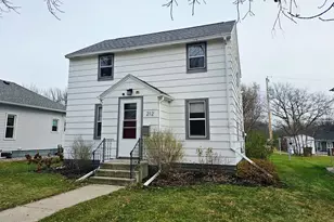 212 N 10th St, Montevideo, MN 56265 - Photo 1