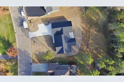 1422 Creekwood Drive, New Richmond, WI 54017 - Photo 5