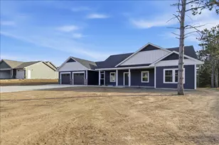 1422 Creekwood Dr, New Richmond, WI 54017 - Photo 17