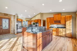 9685 Clover Cir, Eden Prairie, MN 55347 - Photo 13