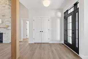 610 Field Point St, Roberts, WI 54023 - Photo 7