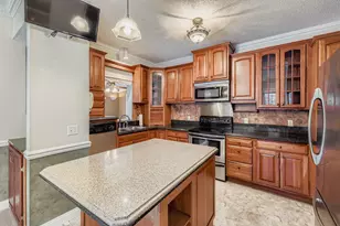 602 Marie Ave W, Mendota Heights, MN 55118 - Photo 5