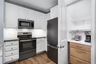 10075 City Walk Dr, Woodbury, MN 55129 - Photo 9