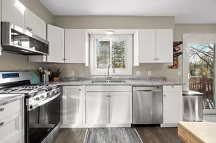 16591 Terrey Pine Dr, Eden Prairie, MN 55347 - Photo 9