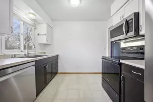 2509 Walnut Cir, Moorhead, MN 56560 - Photo 9