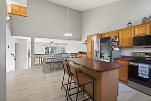 635 35th St W, Hastings, MN 55033 - Photo 3
