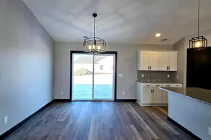 1022 Cullen St, Saint Peter, MN 56082 - Photo 7