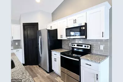 1022 Cullen Street, Saint Peter, MN 56082 - Photo 5