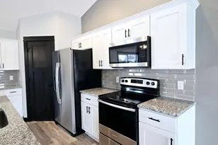 1022 Cullen St, Saint Peter, MN 56082 - Photo 5