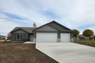 1022 Cullen St, Saint Peter, MN 56082 - Photo 1