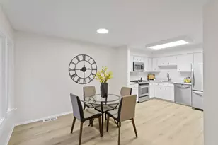 122 Avignon Ct, Woodbury, MN 55125 - Photo 3