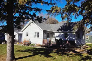 901 2nd St NW, Pipestone, MN 56164 - Photo 1