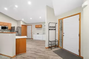 3424 Eagan Oaks Ct, Eagan, MN 55123 - Photo 3