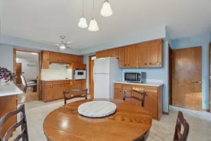 990 Hawthorne Ave E, Saint Paul, MN 55106 - Photo 11