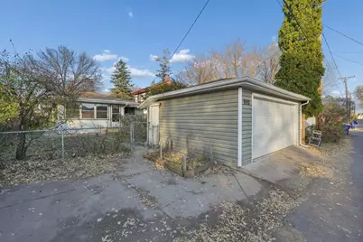 990 Hawthorne Avenue E, Saint Paul, MN 55106 - Photo 3