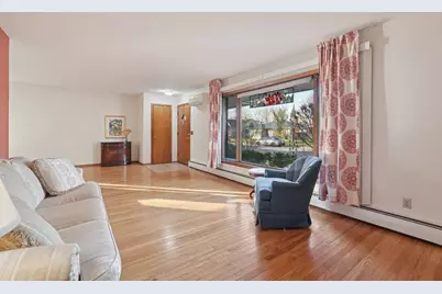 990 Hawthorne Avenue E, Saint Paul, MN 55106 - Photo 5