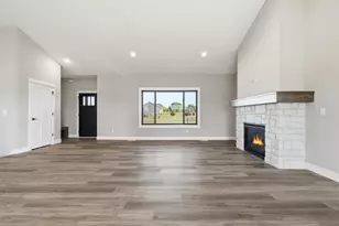 1434 E Oaks Trail, Houlton, WI 54082 - Photo 5