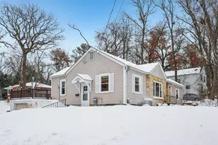 704 Spring St, River Falls, WI 54022 - Photo 9