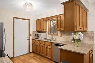 10134 Utah Ave S, Bloomington, MN 55438 - Photo 7