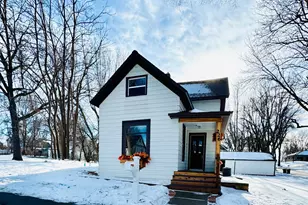 226 W Wyoming St, Redwood Falls, MN 56283 - Photo 1