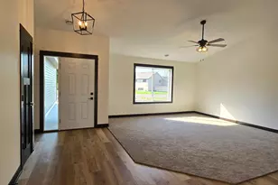 807 Pondview Dr, Arlington, MN 55307 - Photo 9