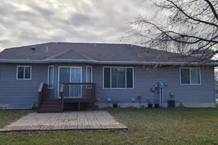 520 Harriett Dr, Marshall, MN 56258 - Photo 3