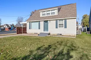 616 E Sarnia St, Winona, MN 55987 - Photo 3