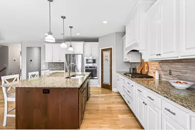 5865 Comstock Lane N, Plymouth, MN 55446 - Photo 11