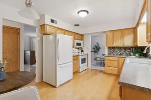 3228 Victoria St N, Shoreview, MN 55126 - Photo 15