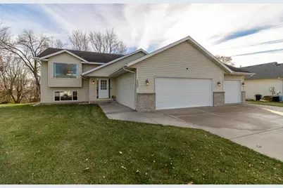 335 E Woodridge Drive, Le Center, MN 56057 - Photo 1
